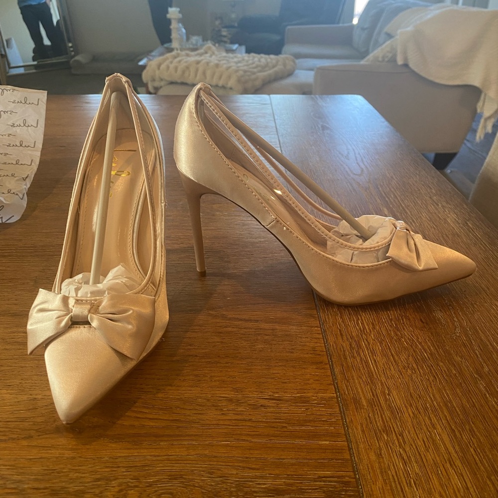 Lulus ivory satin heels size 8